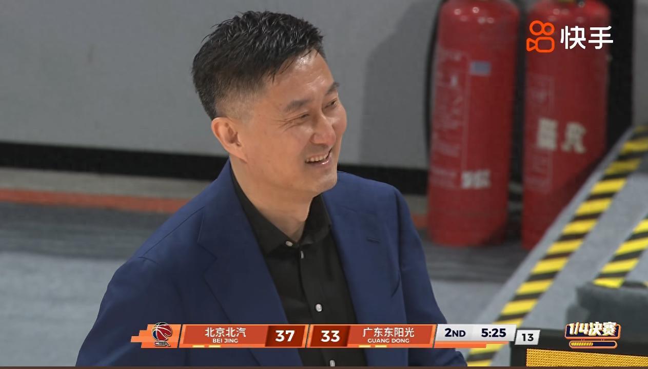 KOK体育app下载-广东为何3分被投爆？媒体人怒喷2人：他俩哪里能跟上曾凡博的腿脚